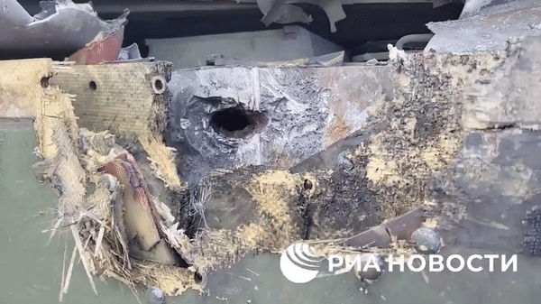 "Xe chiến đấu bộ binh CV90 đầu tiên bị thu giữ trong chiến dịch đặc biệt. Nó bị trúng một phát đạn chống tăng vác vai, trưởng xe thiệt mạng tại chỗ, những người còn lại đã bỏ chạy", hãng tin RIA Novosti cho biết hôm 30/7.