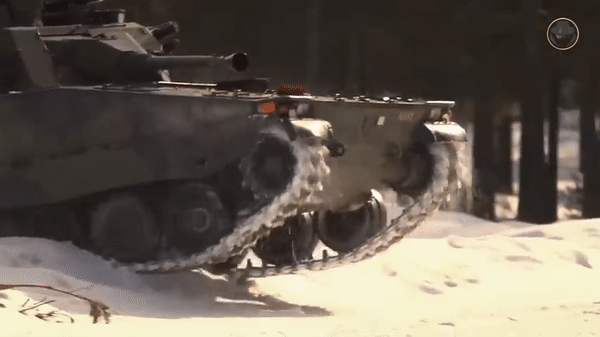 Hiện dòng xe chiến đấu bộ binh CV90 đang được hàng chục quốc gia sử dụng.