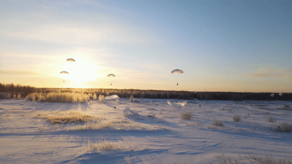 Loại vũ khí này hỗ trợ đắc lực cho lực lượng đổ bộ đường không Nga. 2S42 Lotos được thiết kế từ năm 2017 và chính thức được quân đội Nga biên chế vào năm 2020.