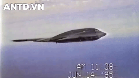 Máy bay B-2 Spirit lấy ý tưởng từ những chú chim với hình dáng khí động học độc đáo giúp chúng có thể xâm nhập sâu vào đối phương mà vẫn không bị hệ thống phòng không phát hiện.