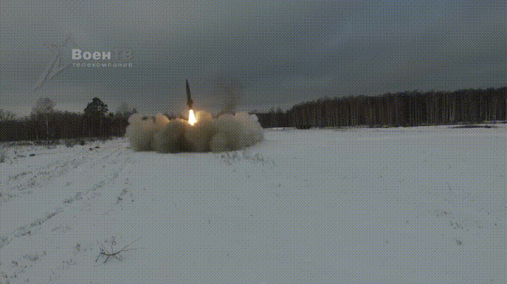 Trên thế giới hiện nay vẫn còn hàng chục quốc gia sử dụng loại tên lửa này trong biên chế. Thậm chí Triều Tiên còn tự phát triển một phiên bản nội địa dành riêng cho mình, mang định danh Hwasong-11. Nguồn ảnh: Sina.