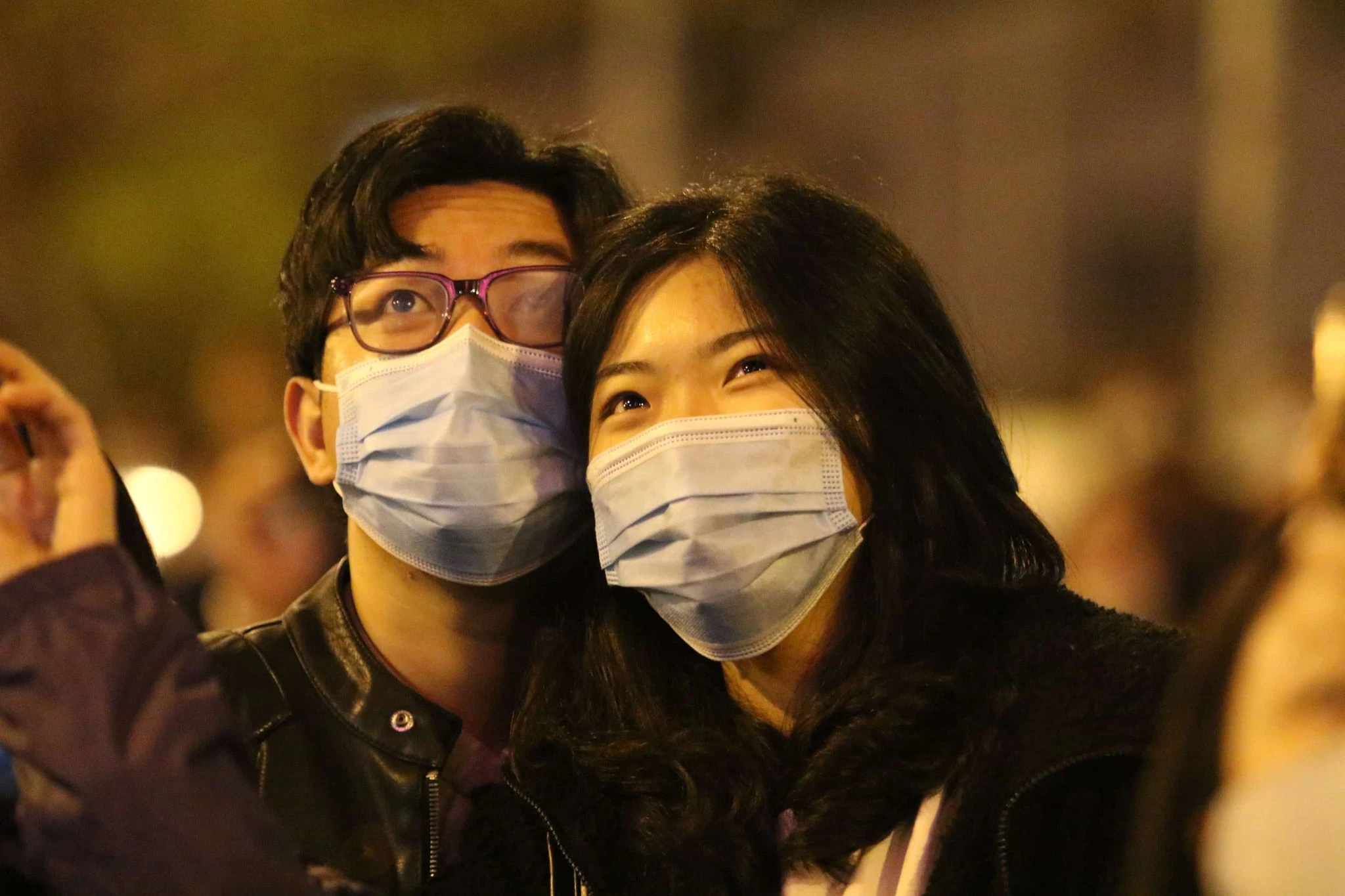 Tết Tân Sửu 2021: Người dân Hà Nội xem pháo hoa an toàn và ấm áp