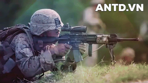 HK-416 có trọng lượng 3,6kg, chiều dài 940mm, nòng dài 420mm.