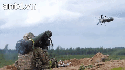 Javelin là hệ thống tên lửa chống tăng vác vai của Mỹ được thiết kế để tiêu diệt mục tiêu là xe tăng, thiết giáp hoặc các mục tiêu bay ở tầm thấp.