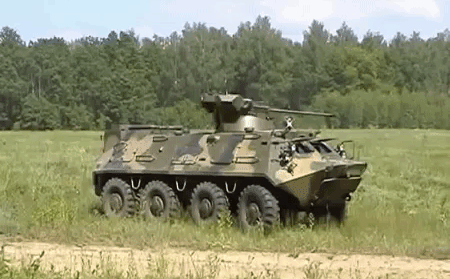 Mặc dù tốc độ tối đa vẫn giữ nguyên ở mức 80 km/h nhưng tầm hoạt động lại tăng từ 500 km lên 800 km, thông số này càng có ý nghĩa hơn khi trọng lượng xe đã là 13 tấn thay vì 10 tấn nguyên bản.