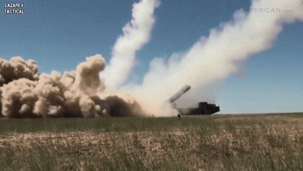 Ngoài ra, Tornado-G còn được trang bị loại đạn rocket đặc biệt để gia tăng tầm tác chiến gấp rưỡi so với đạn thông thường.
