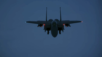 Lực lượng này bao gồm 10 tiêm kích đa năng F-15E Strike Eagle, 25 chiến đấu cơ tàng hình F-22 Raptor và hai vận tải cơ C-130J Hercules.