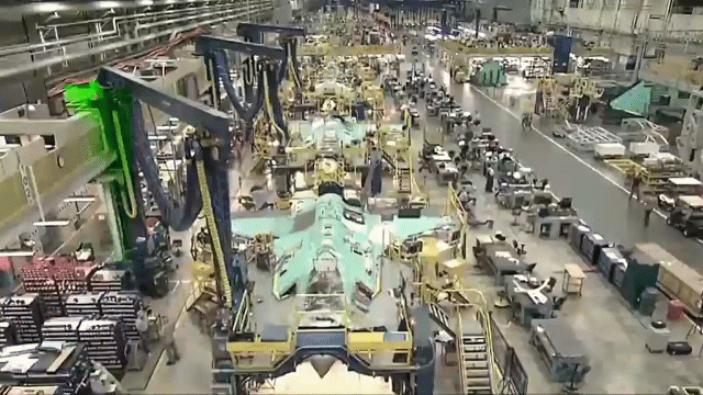 Thứ trưởng Quốc phòng Mỹ phụ trách mua sắm và duy trì lực lượng Ellen Lord đã hủy "Cột mốc C", thời điểm ra quyết định tăng tốc hết công suất với dây chuyền sản xuất hàng loạt tiêm kích F-35 dự kiến diễn ra vào tháng 3-2021.