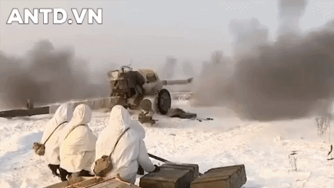 Không quân sử dụng chiến đấu cơ không người lái và pháo binh dùng các lựu pháo hạng nặng cỡ nòng 152mm, đang được quân đội Ukraine ưu tiên sử dụng để tấn công lực lượng ly khai miền Đông.