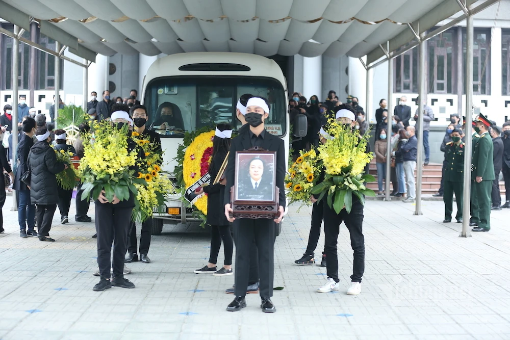 Thanh Lam, Trọng Tấn và các nghệ sĩ đến viếng NSND Trung Kiên