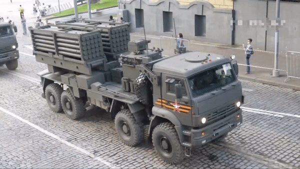 Thiết bị rải mìn mới này do Hiệp hội nghiên cứu và sản xuất Splav thuộc Tập đoàn Nhà nước Rostec thiết kế, chế tạo.