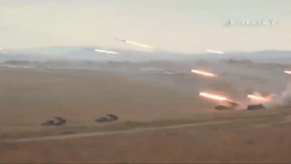 Tiếp đến xuất hiện hệ thống rải mìn sử dụng khung gầm xe GMZ-3, có thể nhanh chóng tạo ra bãi mìn theo hình dạng yêu cầu, truyền dữ liệu trên bản đồ địa hình.