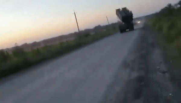 Hệ thống này có thể tạo ra bãi mìn “thông minh” từ xa, với dải khá rộng để đặt cả mìn chống tăng và mìn chống bộ binh theo vị trí chính xác trên mọi địa hình.