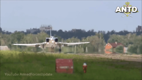 “Bốn máy bay ném bom mang tên lửa siêu thanh Tu-22M3 đã được chuyển đến một sân bay tác chiến ở vùng Saratov để tham gia cuộc tập trận chung Nga - Uzbekistan được tổ chức tại thao trường Termez ở vùng Surkhandarya, Uzbekistan”, thông báo của Bộ Quốc phòng Nga viết.