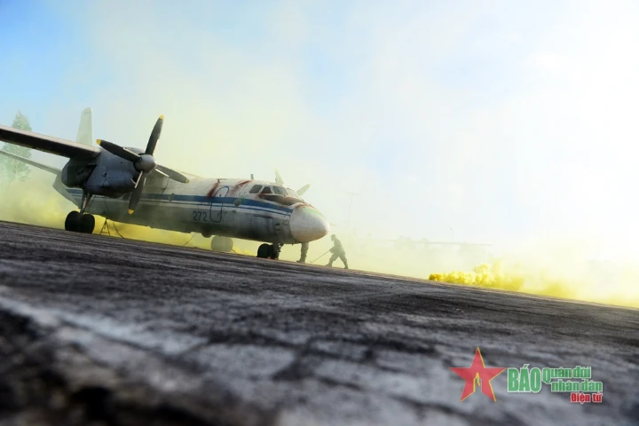 Xem bộ đội “vòi voi” phù phép biến mất cảng hàng không