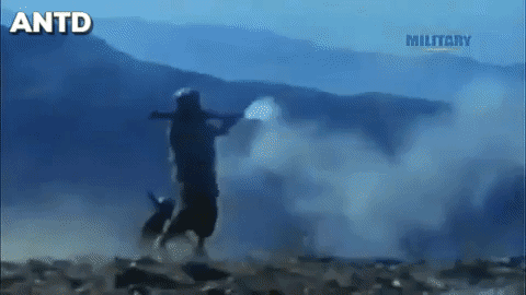 RPG-7 có đường kính trong 40 mm, cỡ đạn to hơn cỡ nòng, thuốc phóng được nhồi vào chuôi quả đạn.