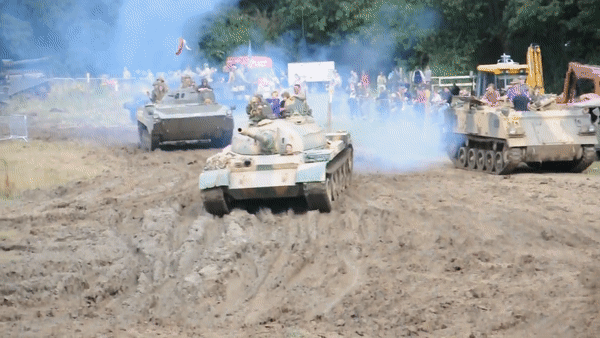 T-54/55 là một thế hệ xe tăng sản xuất tại Liên Xô và trang bị cho quân đội nước này từ năm 1947.