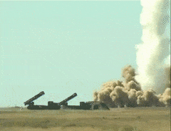 BM-30 Smerch sử dụng nhiều loại đạn khác nhau, trong đó bao gồm đạn nổ mảnh, đạn nổ mạnh hay đạn nổ mạnh văng mảnh. Trọng lượng mỗi quả đạn từ 800 tới 815 kg, trong đó đầu đạn thường nặng khoảng 243 kg.