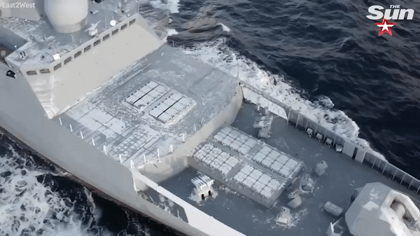 "Tôi xin nhấn mạnh đây là hệ thống vũ khí không có đối thủ trên thế giới và Nga sẽ tiếp tục phát triển những loại tên lửa siêu vượt âm với tính năng đặc biệt", ông Vladimir Putin nhấn mạnh.