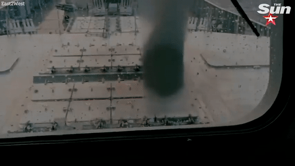 Để điều khiển con tàu cần tới đội thủy thủ từ 190-220 người.