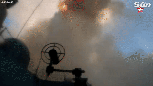 Tàu được đóng theo công nghệ tàng hình, sử dụng loại vật liệu nhẹ composite mới, do vậy có thể hấp thụ phần lớn tín hiệu sóng radar phát tới.