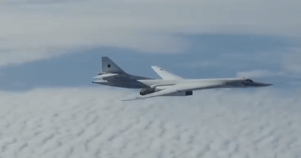 Bộ Quốc phòng Nga quyết định khởi động lại dây chuyền chế tạo mới dòng Tu-160 vào năm 2015, trong bối cảnh dự án oanh tạc cơ tàng hình PAK DA bị đình trệ và thiếu ngân sách.