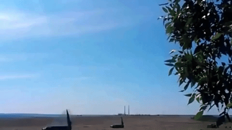 Ngoài sức công phá, chúng còn tạo ra đòn tâm lý đè nặng lên đối phương.