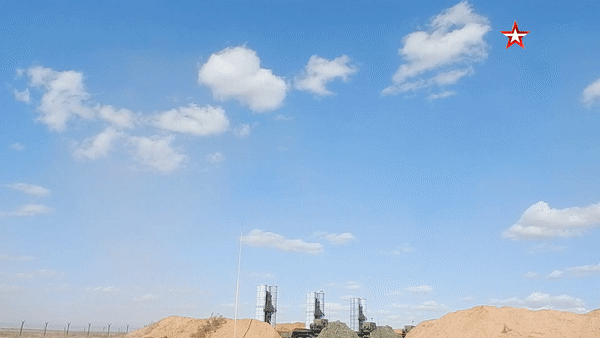 Phiên bản phòng không này không những có thể đánh hạ được tên lửa đạn đạo tầm ngắn, mà thậm chí còn hạ gục được cả các loại tên lửa đạn đạo chiến thuật tầm trung.