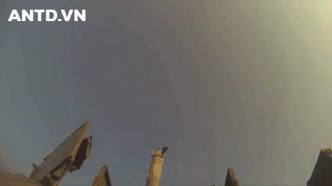 "Sẽ có một số lượng đáng kể Tor-M2U và Pantsir-S1 được Nga chuyển cho Syria trong thời gian tới. Đây sẽ là đợt chuyển giao được thực hiện bằng nguồn tài chính Nga cho Syria vay", tờ Asharq Al-Awsat cho biết.