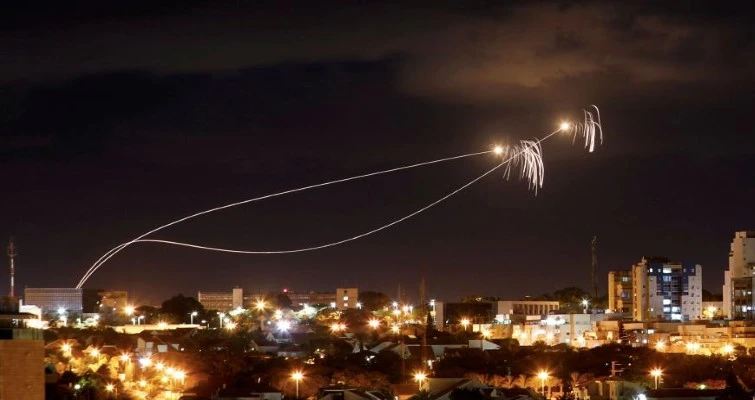 Hamas đang dùng chiến thuật gì để vượt qua Vòm Sắt của Israel?