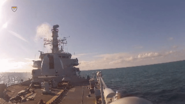 Khinh hạm này được trang bị bốn động cơ diesel, có công suất 2000 mã lực mỗi động cơ. Kèm theo đó là 2 động cơ điện mỗi động cơ công suất 4000 mã lực.