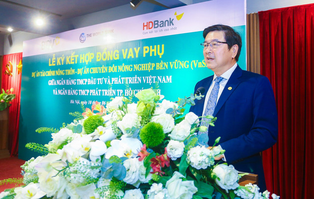 Phó Tổng giám đốc Thường trực HDBank: “Ngân hàng sẽ triển khai chương trình tín dụng này một cách thiết thực, hiệu quả, đồng hành cùng Chính phủ và World Bank trong quá trình tái cơ cấu ngành nông nghiệp” hdb2.jpg