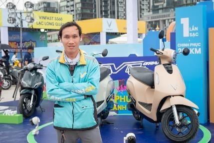 Anh Tăng Hữu Tín, tài xế Xanh SM Bike cho rằng Evo Grand là mẫu xe lý tưởng cho “dân” chạy dịch vụ 4.jpg