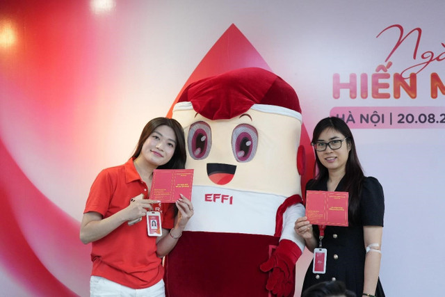 Mỗi chứng nhận hiến máu là dấu ấn tự hào của từng cá nhân khi được góp sức cứu người. 08.jpg