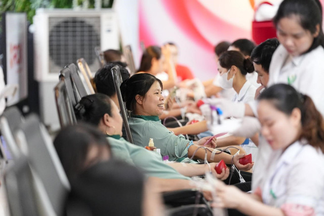 Nụ cười rạng rỡ trên môi người hiến máu, lan tỏa niềm vui và tinh thần sẻ chia. 07.jpg