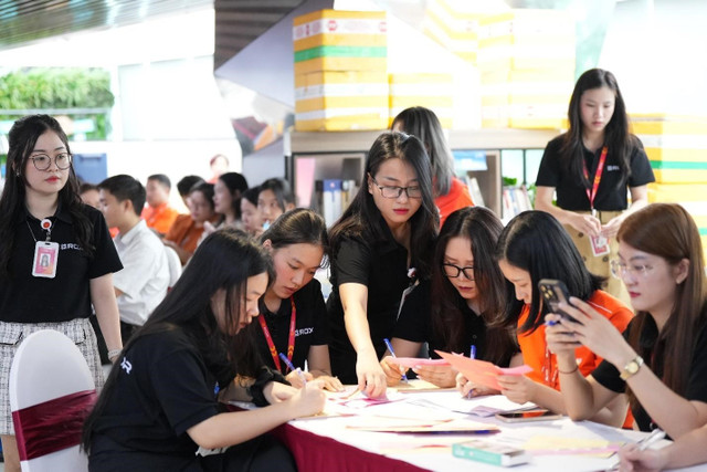 Sự nhiệt tình của các tình nguyện viên đã góp phần lan tỏa năng lượng tích cực và góp sức vào thành công của Giọt thương 2025. 09.jpg