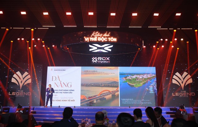 Đại diện ROX Signature giới thiệu về dự án The Legend Danang anh-3.jpg