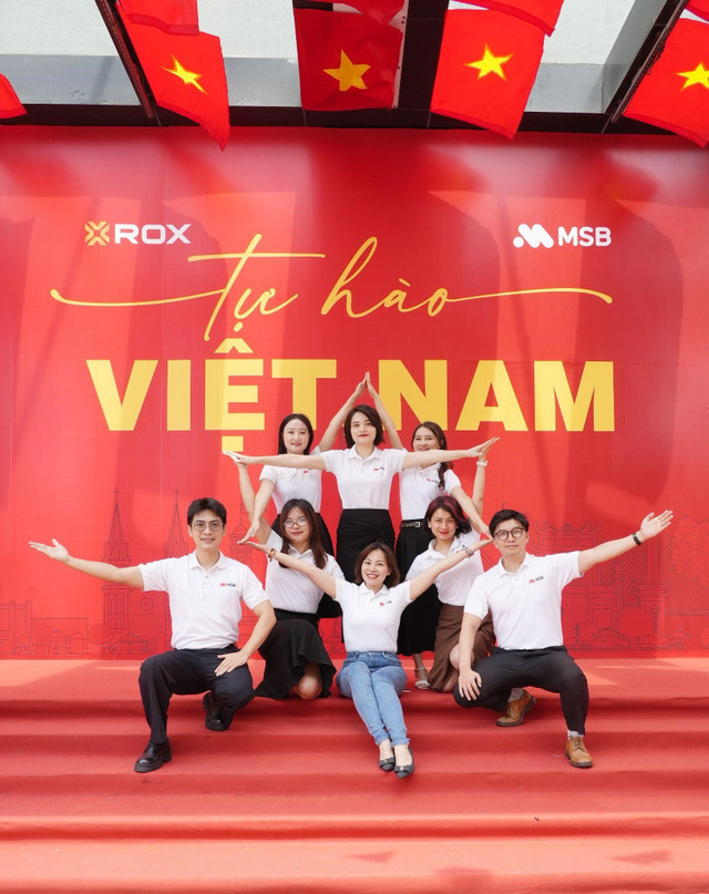 “Bức tường yêu nước” vừa là điểm hẹn check-in mới hấp dẫn vừa là nơi gắn kết con người trong một không gian chan chứa tình yêu dành cho Tổ quốc. 6.jpg