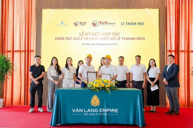 Ông Nhữ Văn Hoan- TGĐ T&T Golf và Nhà thiết kế Lê Thanh Hòa tại lễ ký kết hợp tác 111.jpg