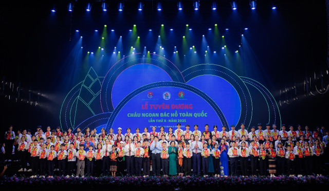 Diễn ra 5 năm một lần, Đại hội Cháu ngoan Bác Hồ Toàn quốc là “ngày hội lớn” của thiếu nhi Việt Nam, nhằm biểu dương những gương thiếu nhi có thành tích xuất sắc tiêu biểu trong học tập, rèn luyện, thi đua thực hiện tốt 5 điều Bác Hồ dạy. Trong lần tổ chức thứ 10, đại hội có 500 đại biểu - đại diện cho gần 16 triệu thiếu niên, nhi đồng cả nước – tham dự. v1.jpg