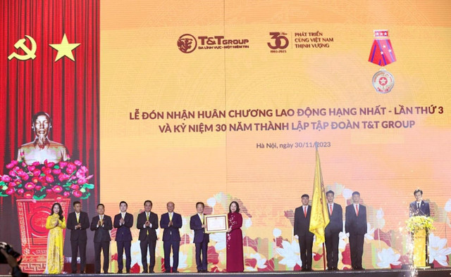 T&T Group ba lần vinh dự đón nhận Huân chương Lao động hạng Nhất do Đảng, Nhà nước trao tặng. 44.jpg