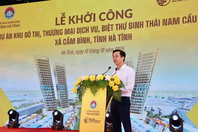 Ông Trần Báu Hà, Phó Chủ tịch UBND tỉnh Hà Tĩnh phát biểu tại lễ khởi công 02.jpg