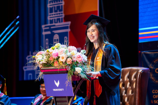 Tân khoa Phan Hữu Hoàng Gia Bảo, Viện Kinh doanh Quản trị đại diện sinh viên khóa 2 phát biểu trong ngày lễ trọng đại anh-7.jpg