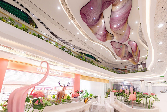 Không gian khu vườn nhiệt đới bên trong Vincom Mega Mall Ocean City a5.jpg