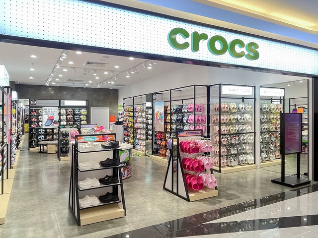 Thương hiệu Crocs giảm giá đến 50% và quà tặng đặc biệt cho hóa đơn từ 1.200.000đ trong 3 ngày 22–24/8. a4.jpg