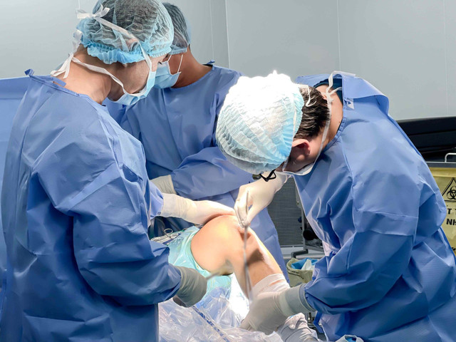 Kỹ thuật nội soi ít xâm lấn giúp bảo tồn mô lành, giảm đau sau mổ cho bệnh nhân có nhiều bệnh lý nền anh-1.jpg
