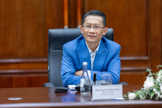 Ông Nguyễn Đăng Khoa – Tổng giám đốc Côn Đảo Group (giữa), ông Trần Lê Phương – Phó Tổng giám đốc GSM (bên phải) và ông Nguyễn Đức Vinh – Phó Tổng giám đốc V-Green tại lễ ký kết hợp tác anh-2-130.jpg