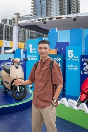 Không chỉ ấn tượng với mẫu xe đột phá Evo Grand, anh Nguyễn Công Dũng muốn” đổi xăng sang điện” để ủng hộ thành phố chuyển đổi xanh 5.jpg