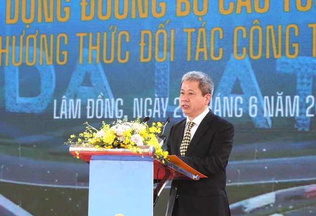 Ông Doãn Tuấn Anh, Chủ tịch HĐQT kiêm Tổng Giám đốc CTCP BOT Cao tốc Bảo Lộc – Liên Khương, đại diện liên danh nhà đầu tư phát biểu 11-5183.jpg