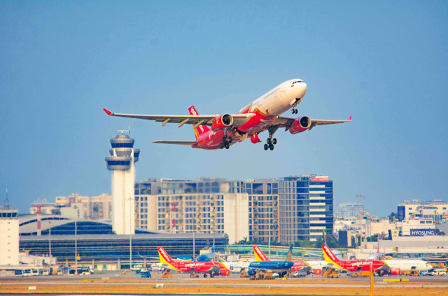 tau-bay-vietjet-2.jpg